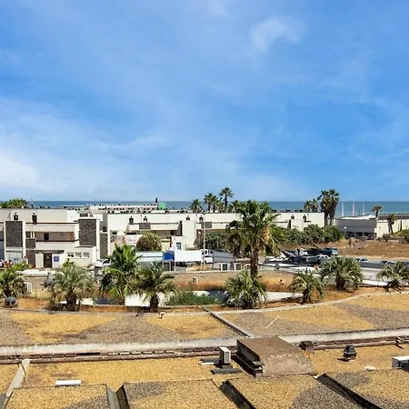 Apartment Deluge Seaview Shower & Cross, Naturist