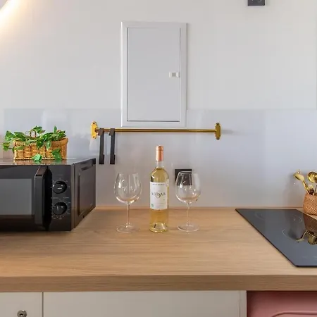 Deluge Seaview Shower & Cross, Naturist