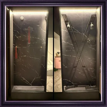 Апартаменты Deluge Seaview Shower & Cross, Naturist *